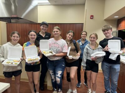 ILLINI WEST CHEERLEADERS WHIP UP WINNING RECIPES AT MEMORIAL HOSPITAL’S HEALTH & WELLNESS KITCHEN